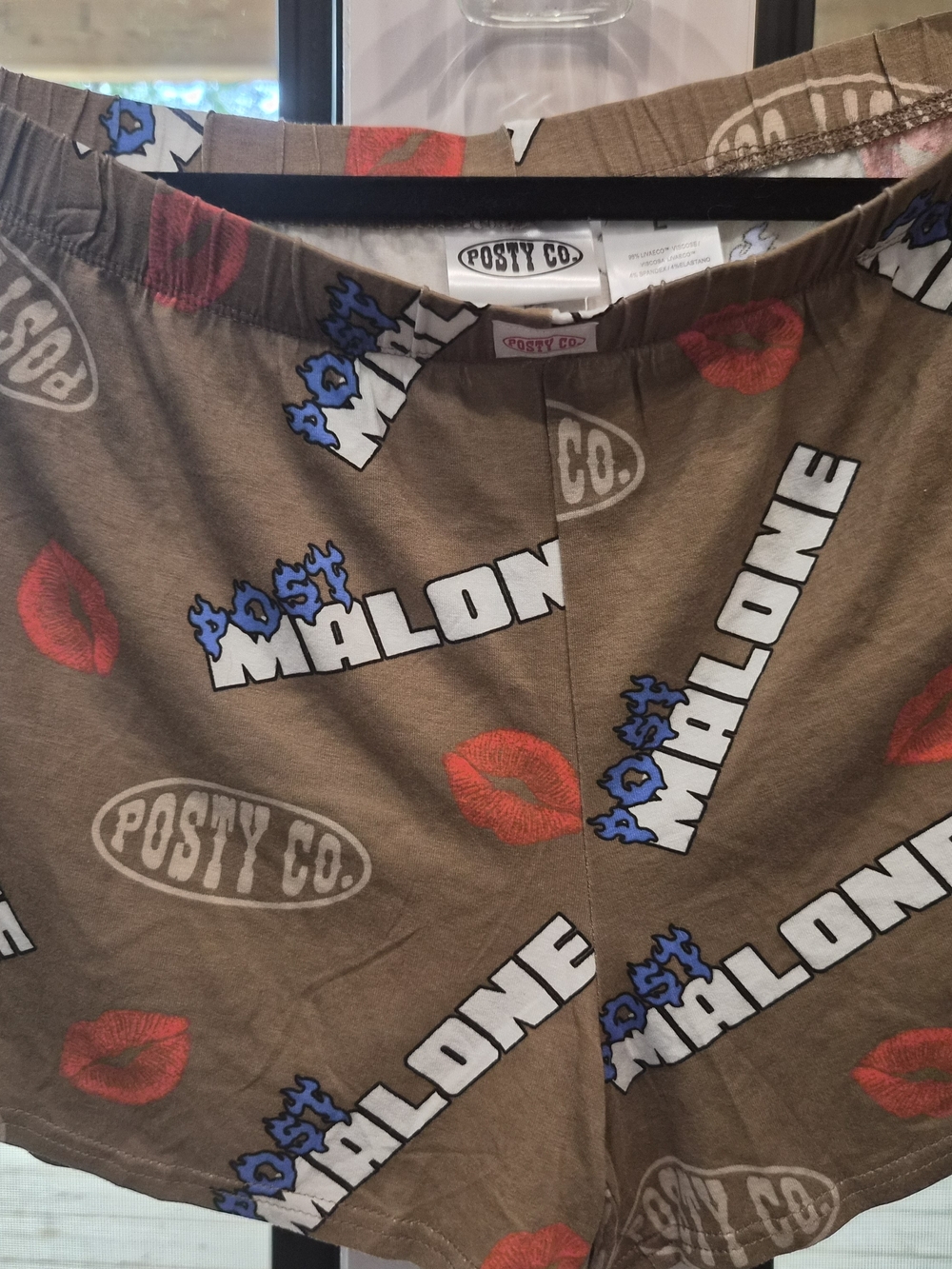 Posty Co. Malone Logo Kiss Print Shorts - Brown with Red & Blue